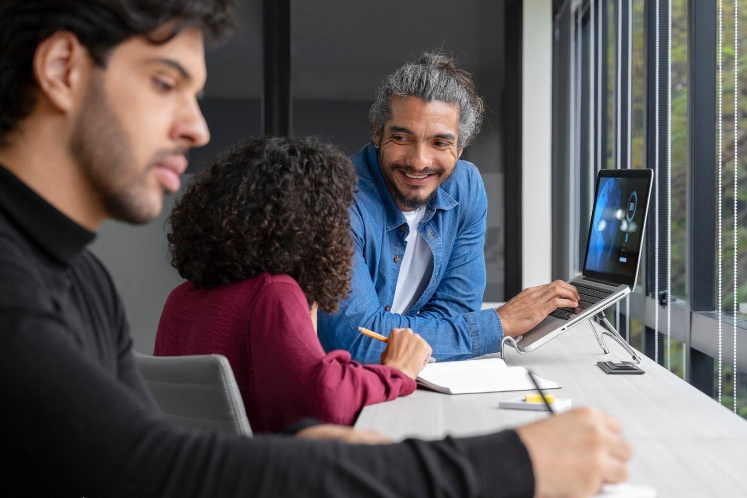 Session de formation interactive sur l'analyse comportementale des décisions financières
